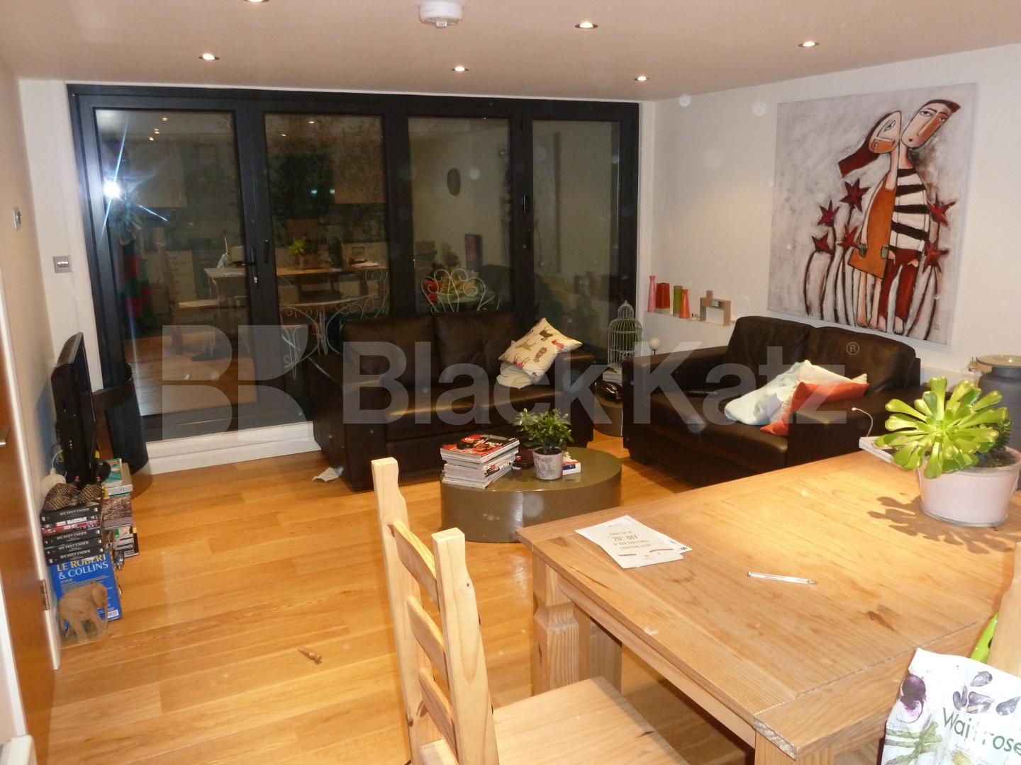 			An absolutely stunning apartment !!!, 2 Bedroom, 1 bath, 1 reception Flat			 Penton Street, ANGEL, ISLINGTON